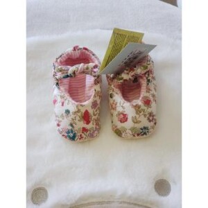 V118198_2_Chaussons-ange-lapin-Fleur_Trousselier.jpg Chaussons fleurs Rouges 0/12 mois