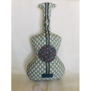 GUI2_2_Guitare_Zgling_gling_boite_a_musique.jpg Guitare Zgling gling boîte à musique