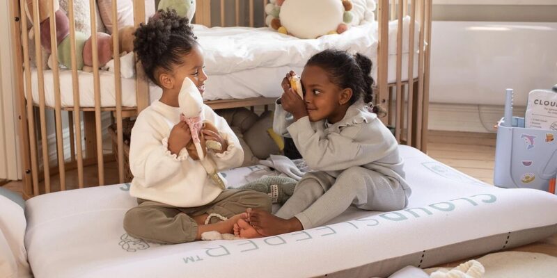 584601_12_STOKKE_CloudSleeper_Blanc Lit de voyage gonflable CloudSleeper JetKids by Stokke®