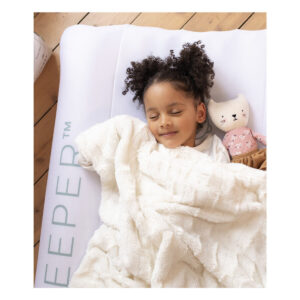 584601_8_STOKKE_CloudSleeper_Blanc Lit de voyage gonflable CloudSleeper JetKids by Stokke®