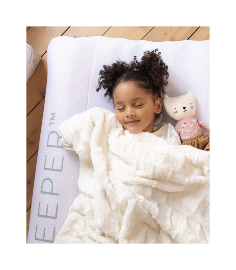 584601_8_STOKKE_CloudSleeper_Blanc Lit de voyage gonflable CloudSleeper JetKids by Stokke®