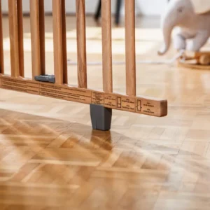 Geuther B 2735. NA 3 Barrière D' Escalier 2733 2735 Pour Ouvertures De 67 À 135 Cm En Bois