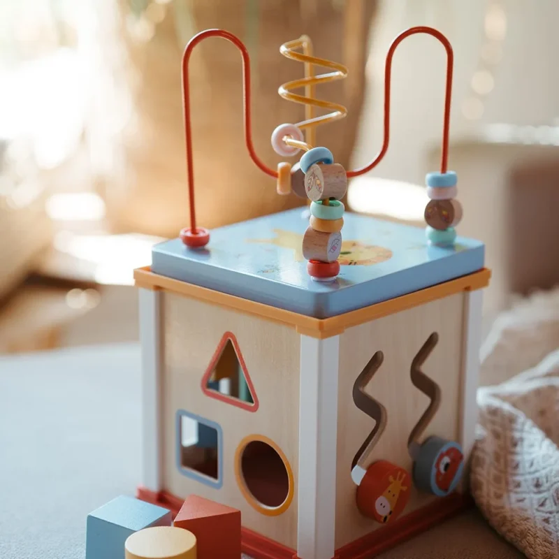 Eurekakids 69180545 2 Little Activity Cube Wild en Bois